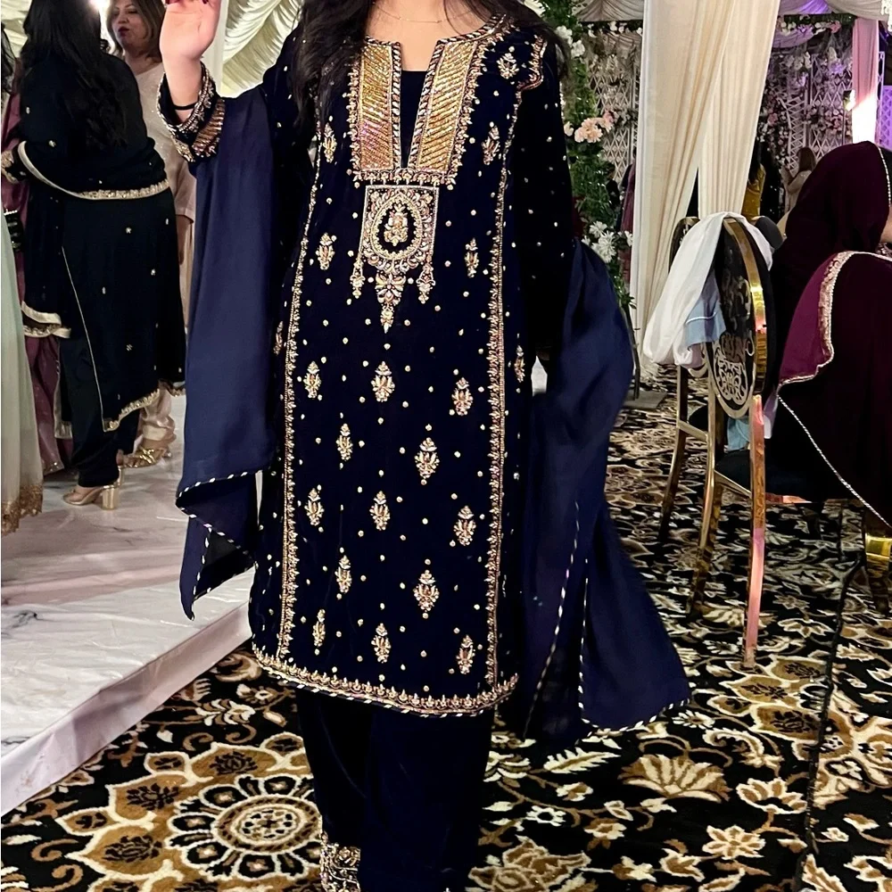 Pakistani Dress Brand New. Worn Once - Picture 5 of 8